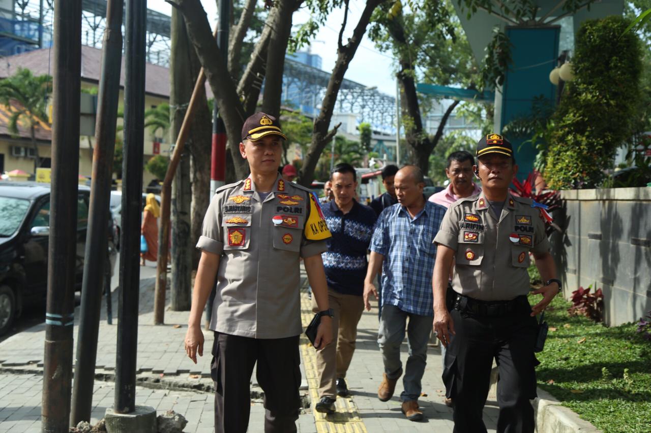 Berjalan Kaki, Kapolrestabes Medan Patroli Dialogis ke Perumahan dan Pusat Perbelanjaan