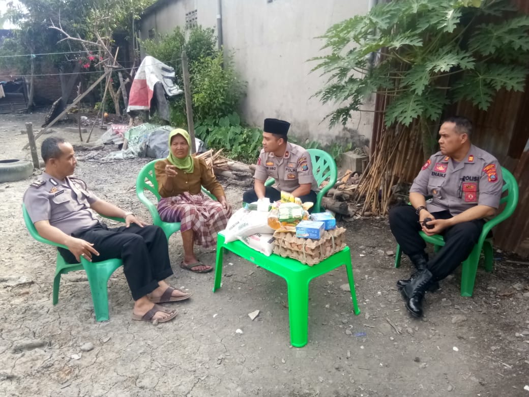 Jumat Barokah Polsek Sunggal, Kapolsek Sambangi Rumah Warga Dhuafa