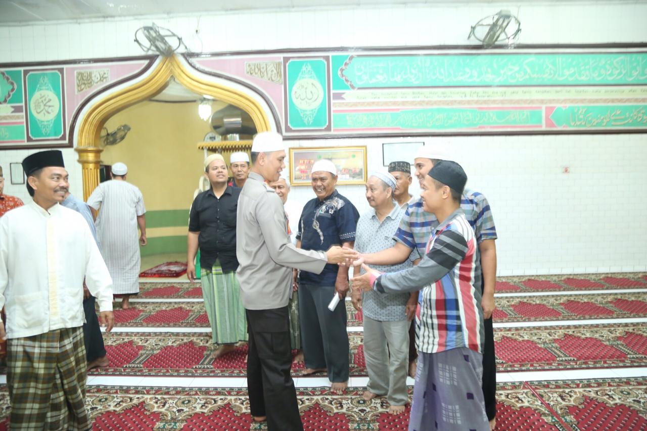 Kapolrestabes Medan Sholat Subuh Berjamaah di Masjid Al Muhajirin