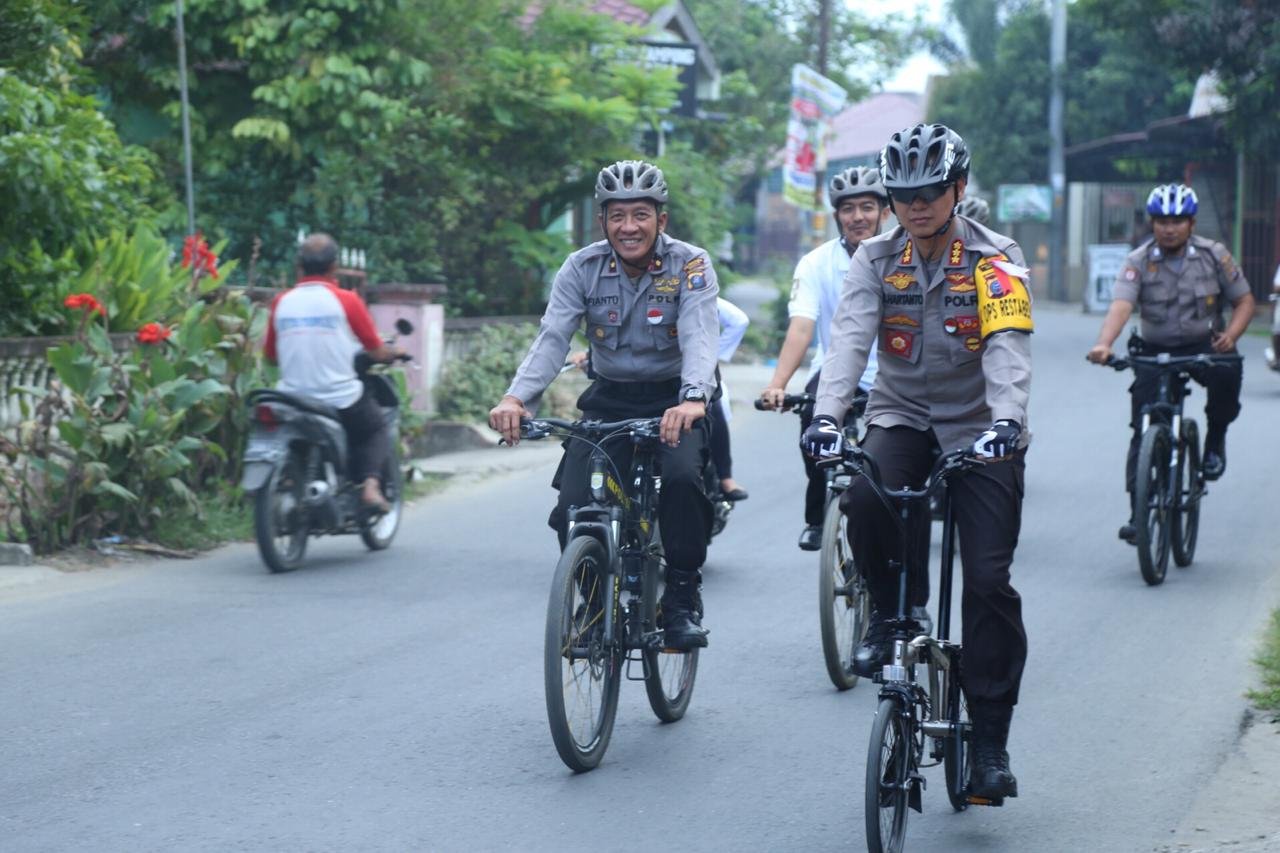 Gowes Bersepeda, Kapolrestabes Medan Bersama Kapolsek Delitua Blusukan Kerumah Warga