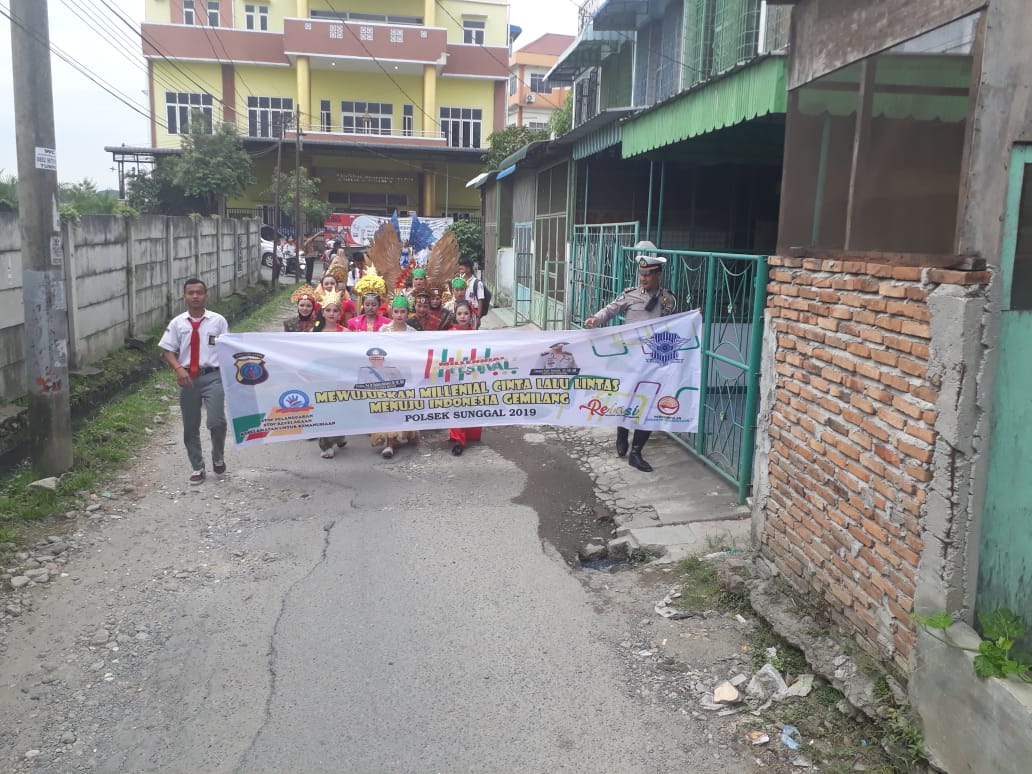 Unit Lantas Polsek Sunggal Bersama SMK Yayasan Iskandar Muda Gelorakan Milenial Road Safety