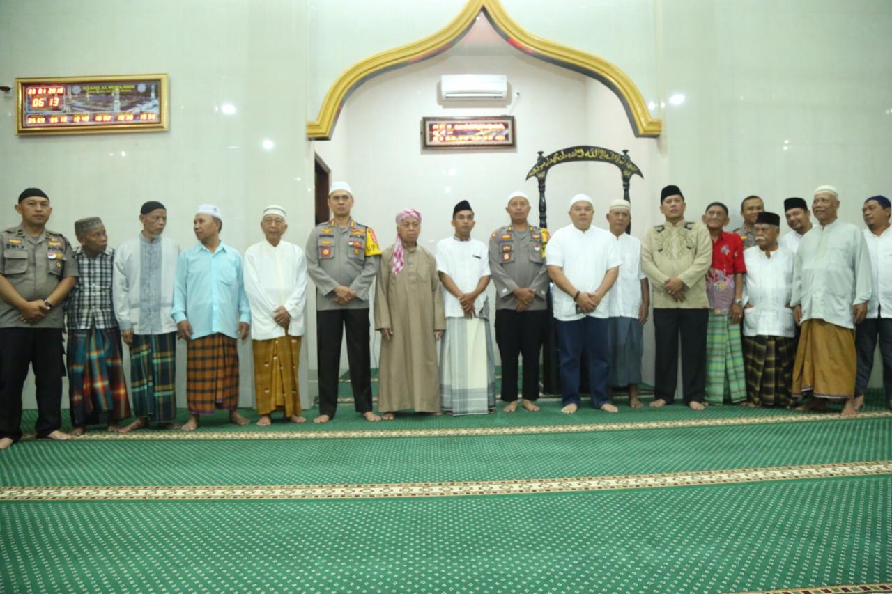 Sholat Subuh Berjamaah di Masjid Muhajirin, Kapolrestabes Medan Sampaikan Program Makmurkan Masjid