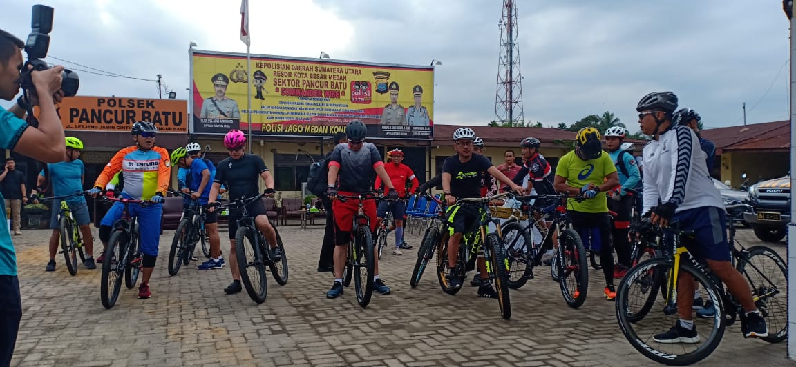 Wakapolda Sumut dan Rombongan Bersepeda di Wilkum Polsek Pancurbatu