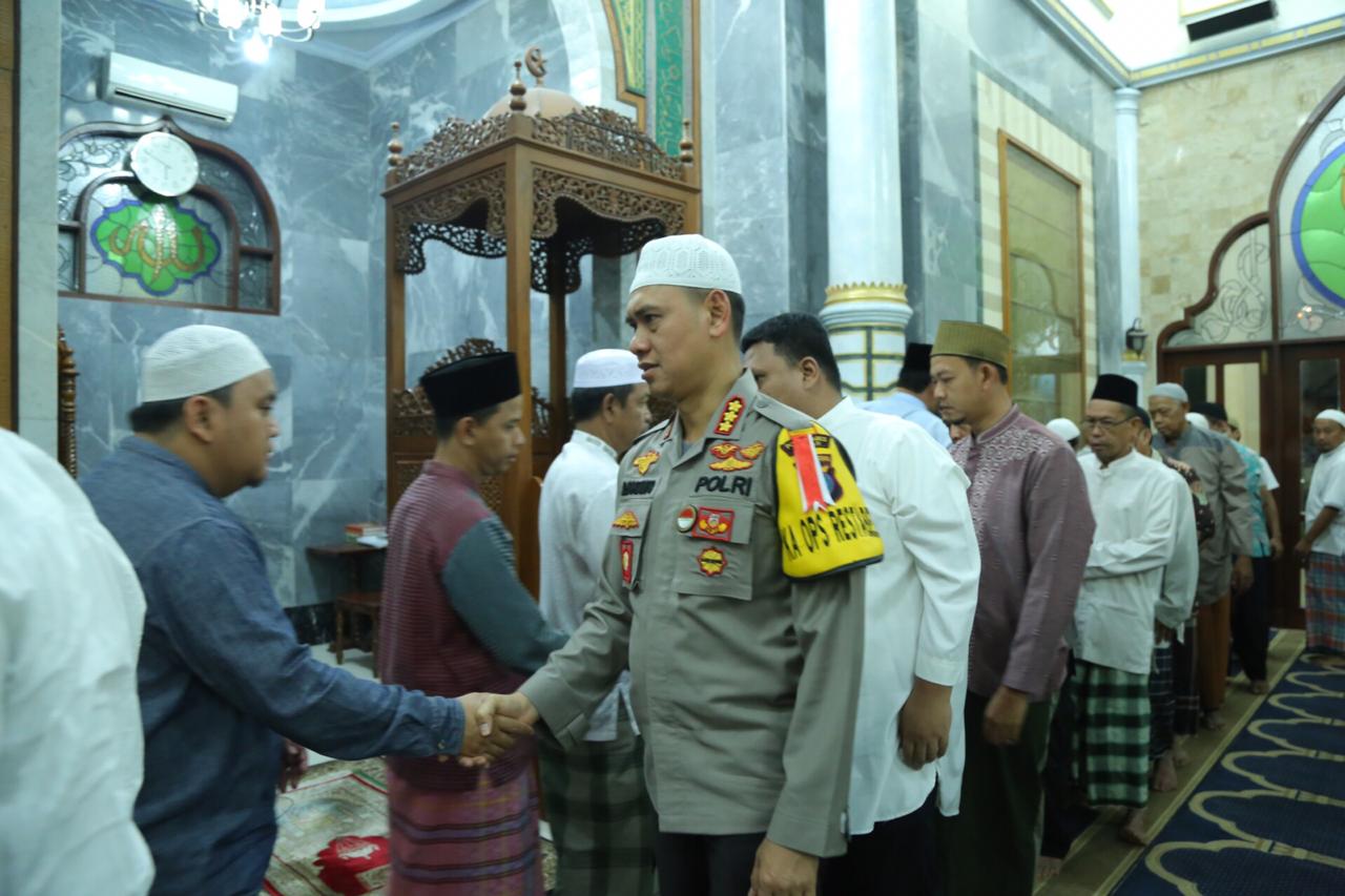 Kapolrestabes Medan Sholat Subuh Berjamaah Sekaligus Silaturahmi Dengan Jamaah Masjid Nurrulsalam