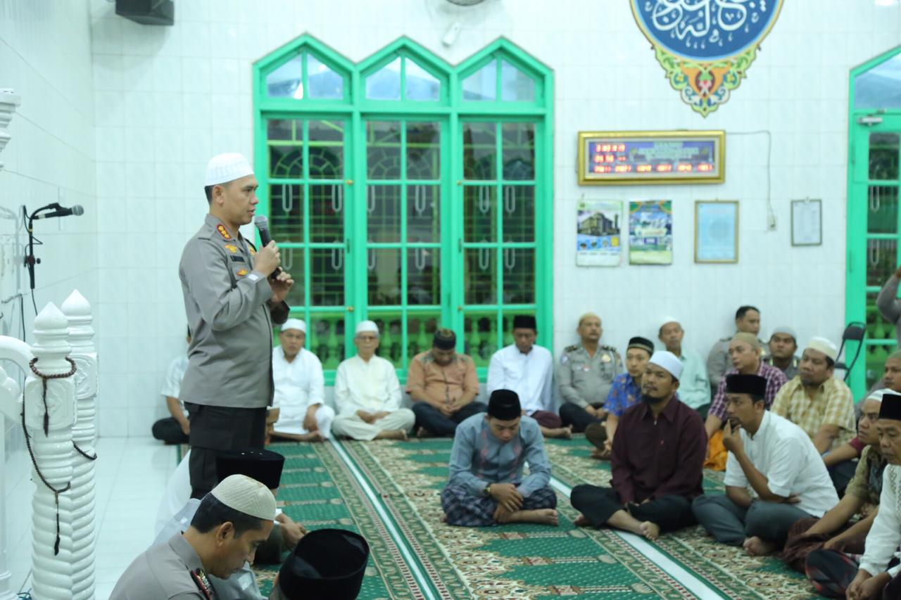Sholat Subuh Berjamaah di Masjid Jamik M Jayak, Kombes Pol Dadang Sampaikan 3 Hal