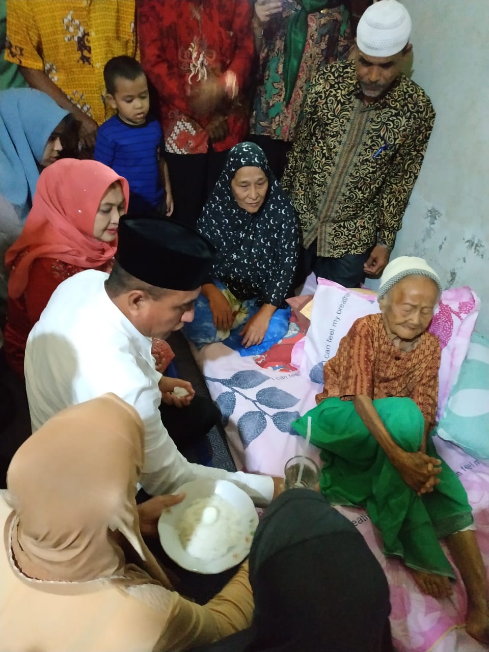 Edy Rahmayadi Besuk Hj Sariah, Gubsu Tepati Janji Setelah jadi Gubsu
