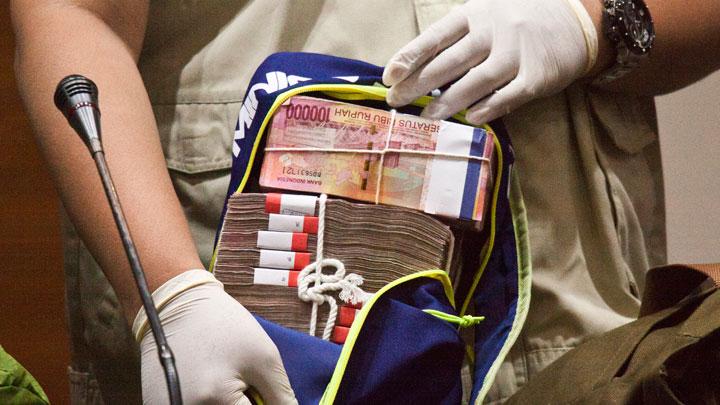 KPK Geledah Rumah 3 Tersangka Suap Proyek Air Minum PUPR