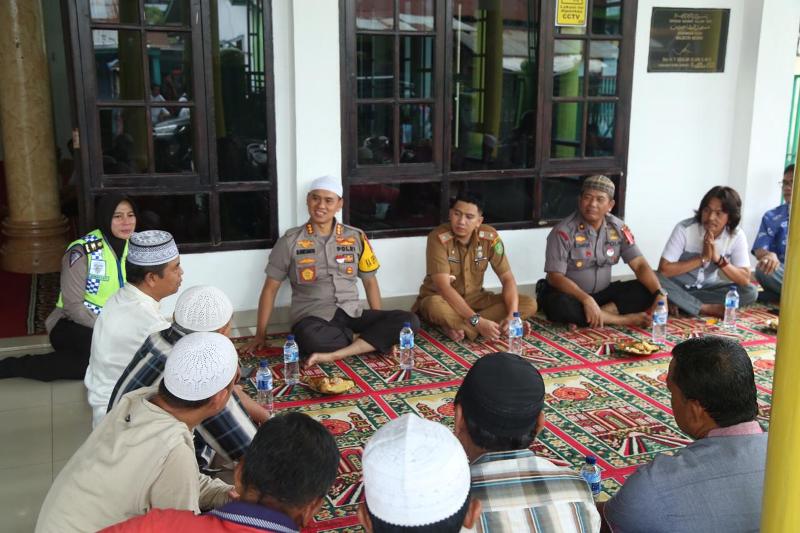 Jalin Silaturahmi Kapolrestabes Medan Bincang Bincang dengan Warga Tegal Sari