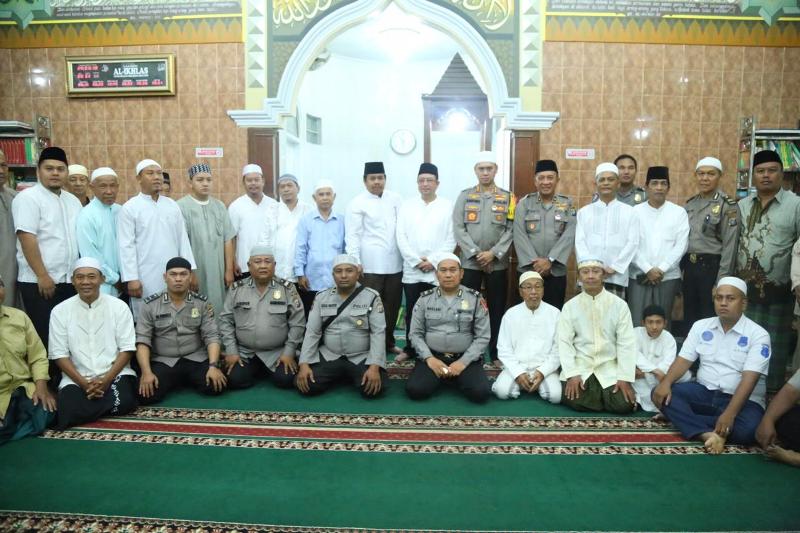 Kombes Pol Dadang Sholat Subuh Berjamaah di Masjid Al Ikhlas