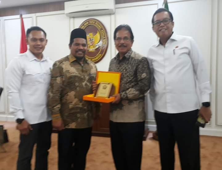 Tgk Sarkawi Kunjungi Kantor Kementrian Pertanahan