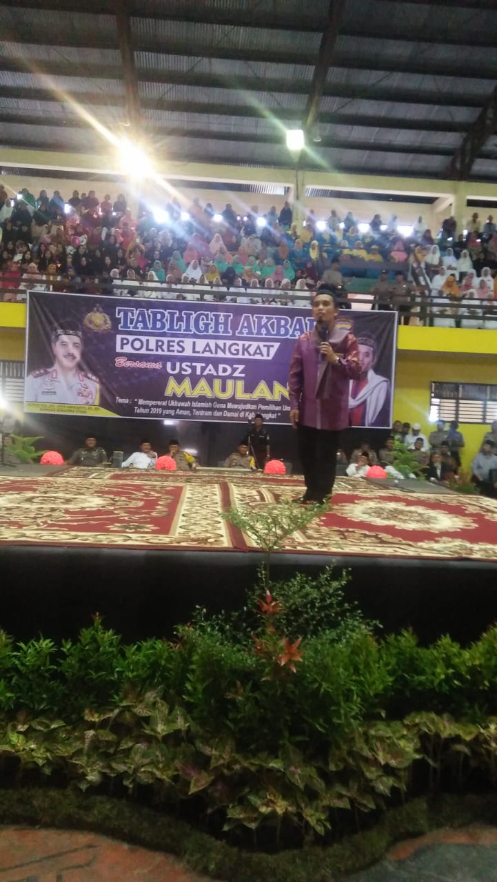 Polres Langkat Hadirkan Ustad Maulana, Tablik Akbar Dihadiri Ribuan Warga