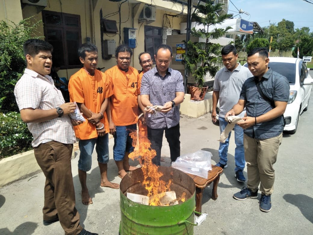 Satresnarkoba Polres Sergai Musnahkan Barang Bukti 479,78 Gram Ganja Kering