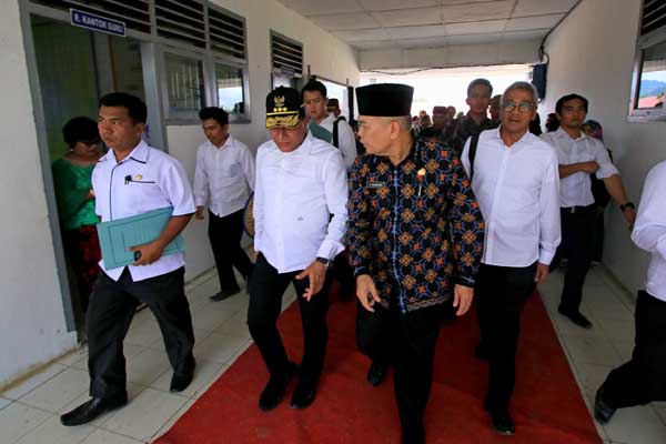 Datangi SMK di Pakpak Bharat dan Dairi, Gubsu Tanam Kopi dan Jagung