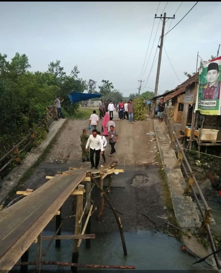 Bupati Tinjau Jembatan Putus di Pangkalan Dodek, Dinas PU, Camat dan Kades kena Teguran