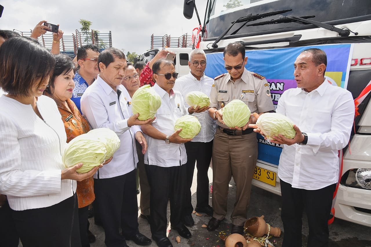 Gubernur Sumut Lepas Ekspor 50,2 Ton Kubis Berastagi ke Malaysia
