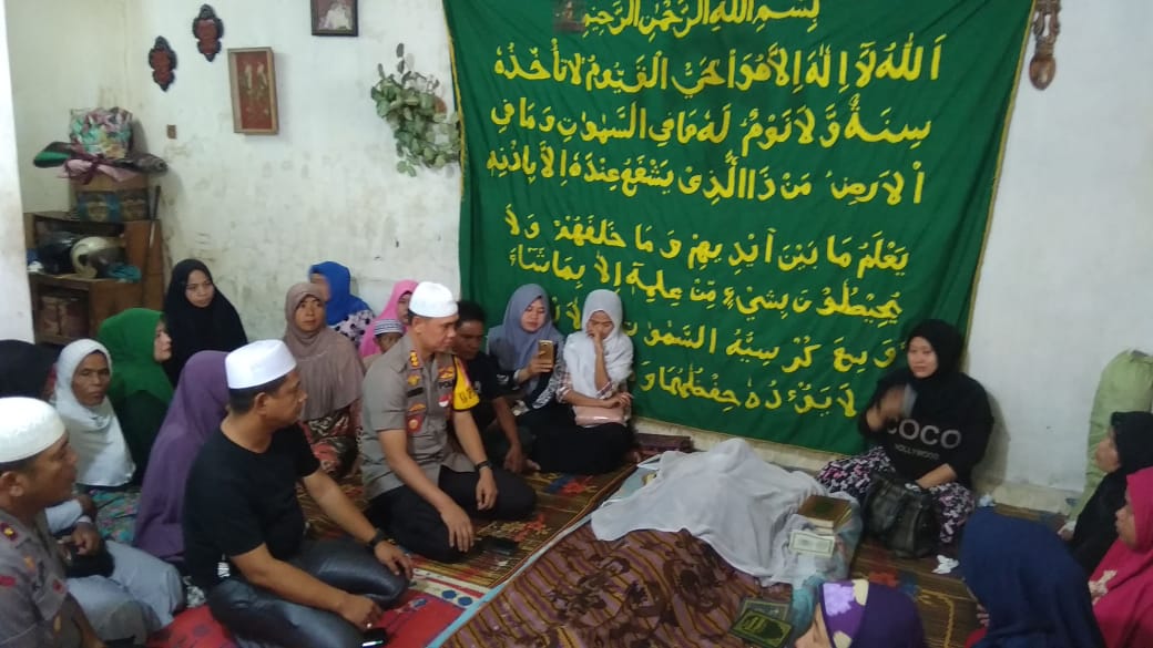 Kapolrestabes Medan Melayat Ke Rumah Jurnalis