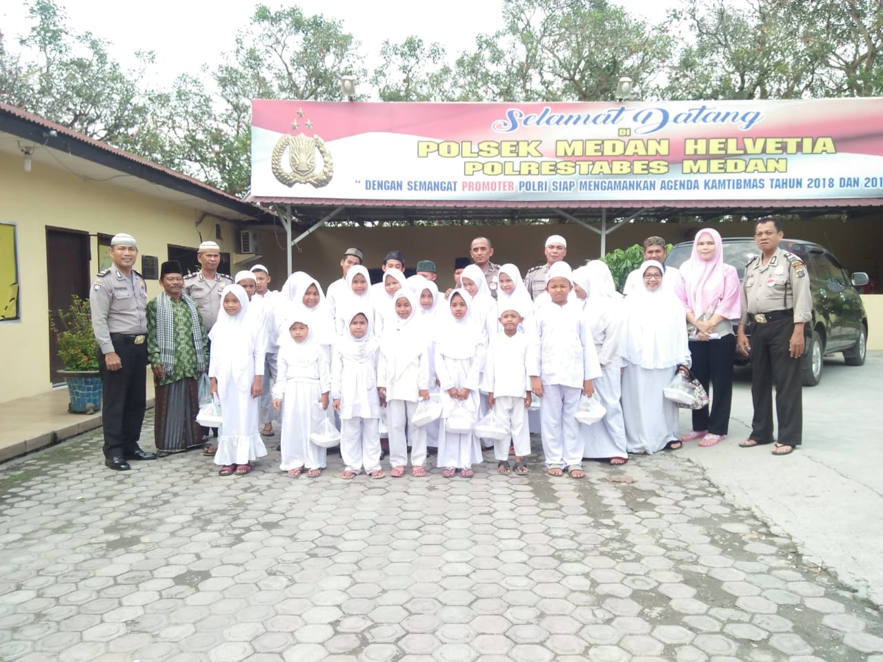 Personel Polsek Medan Helvetia Mengaji Bersama Anak Yatim
