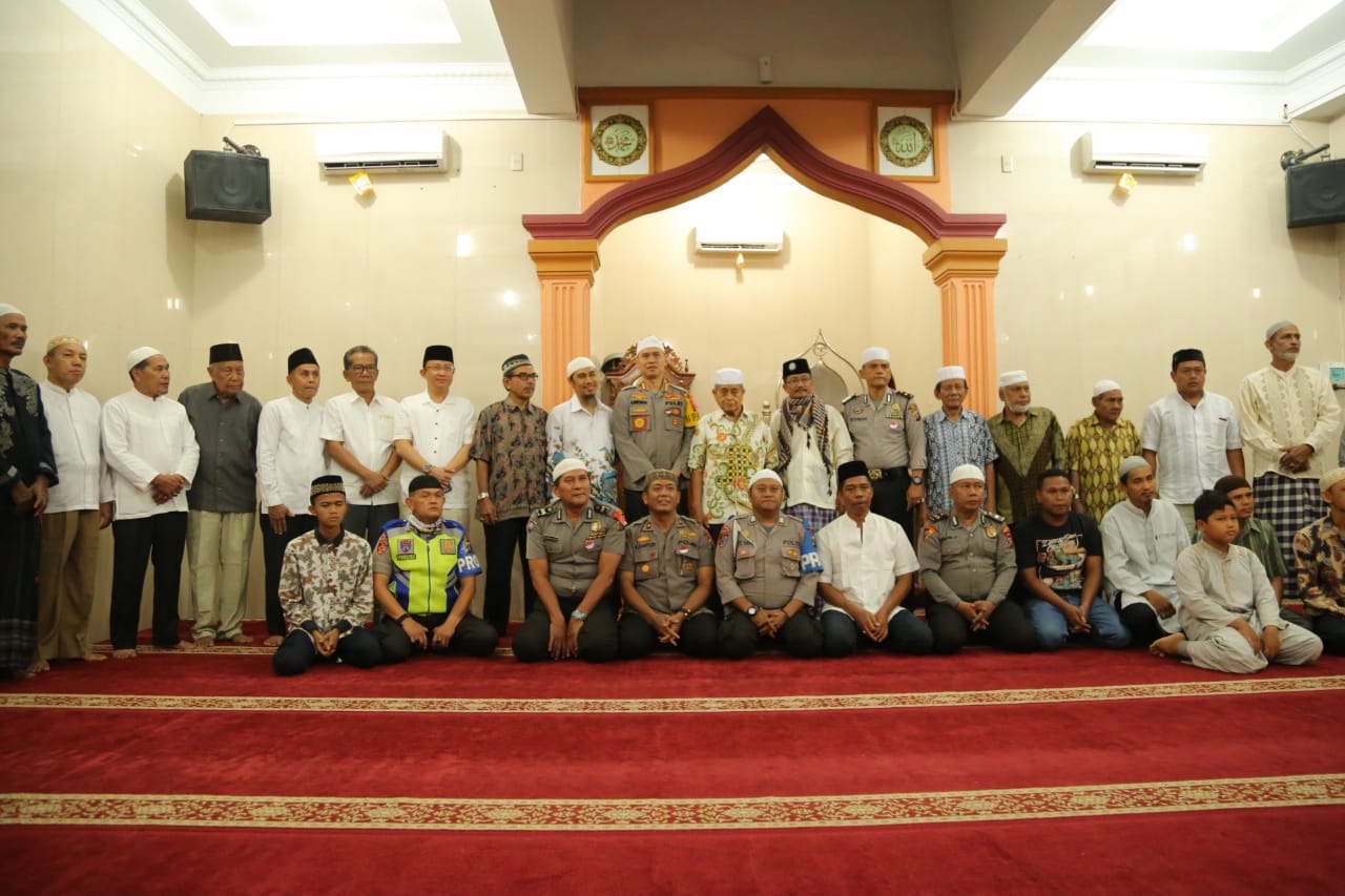 Kapolrestabes Medan Temu Ramah dan Sholat Subuh Berjamaah di Masjid Taqwa