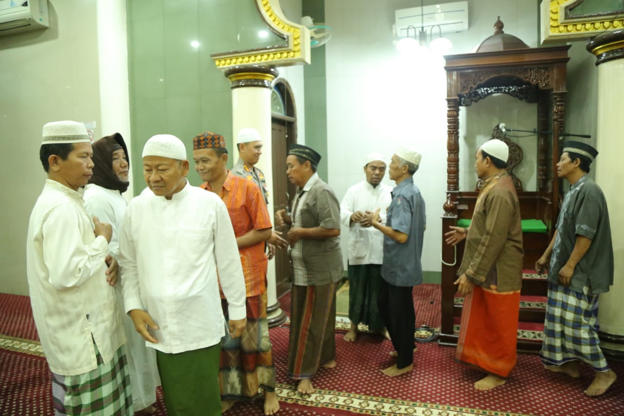 Sholat Subuh Berjamaah di Masjid Islamiyah, KBP Dadadang Hartanto Sampaikan Tausyiah Sapa Subuh