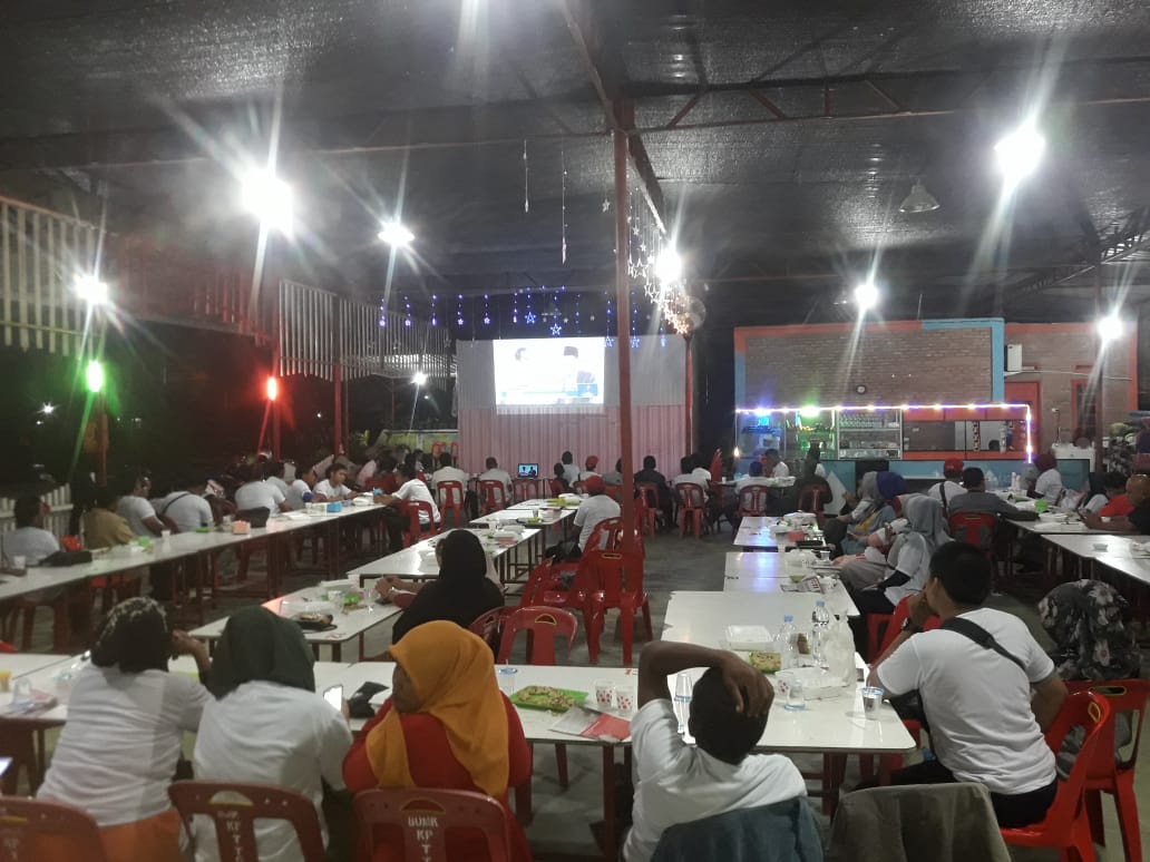 PSI Aceh Tamiang Gelar Nobar Debat Capres, Ratusan Orang Hadir Meski Hujan Deras