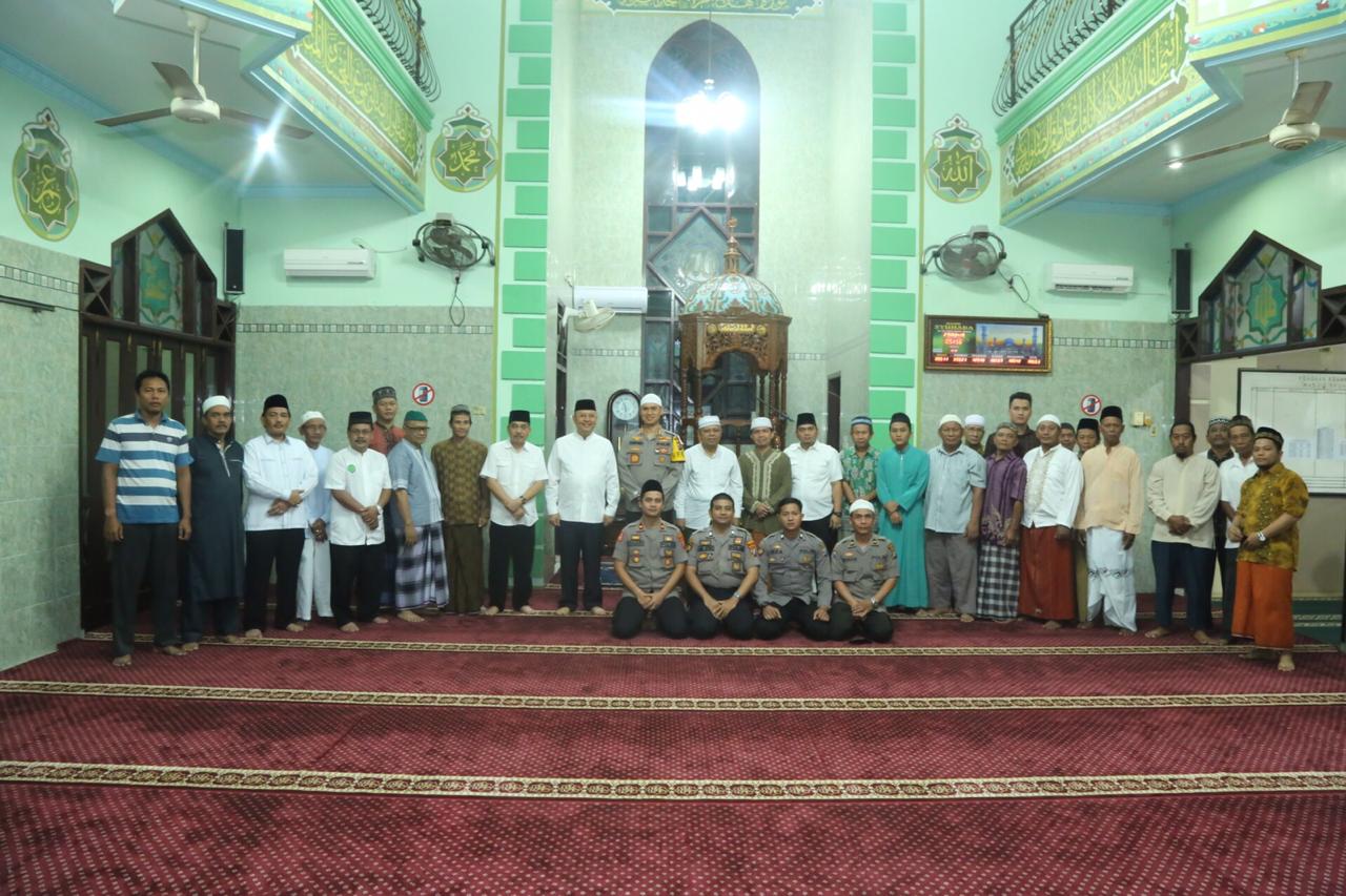 Kapolrestabes Medan Bersama Walikota Medan Safari Subuh di Masjid Syuhada Medan