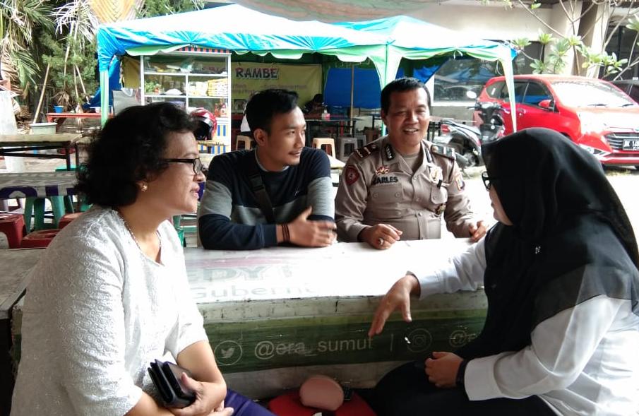 Sambangi Warga, Panit 3 Shabara Polsek Medan Baru Sampaikan Pesan Kamtibmas dan Tolak Hoax