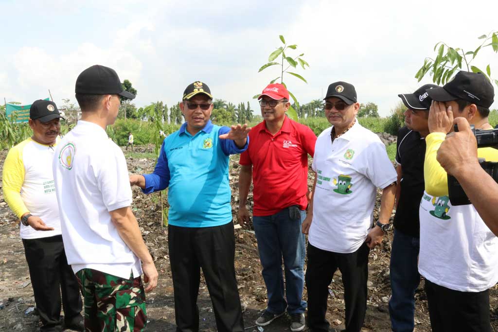 Peringatan HPS, Wakil Wali Kota & Dandim 0201/BS Ikut Pungut Sampah & tanam Pohon