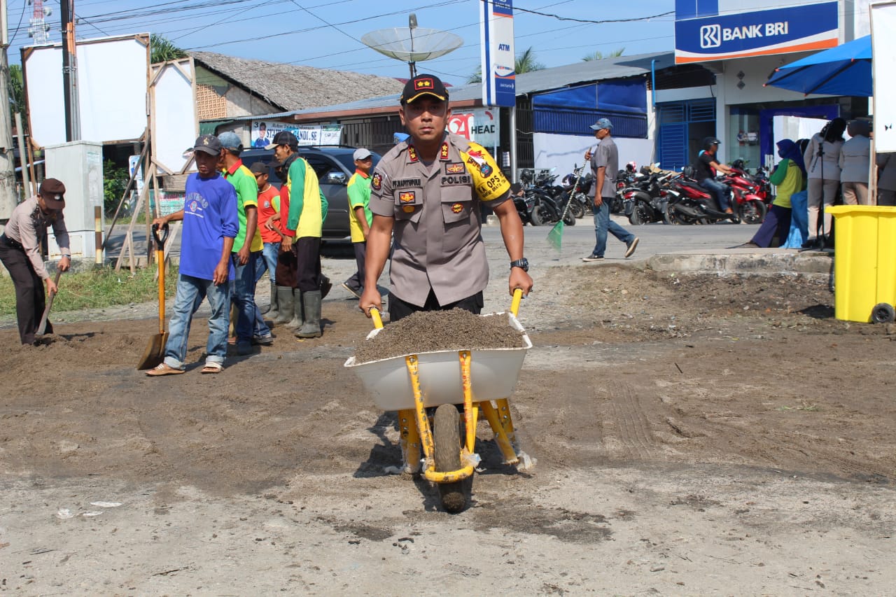 Jelang Hari Peduli Sampah,Polres Asahan dan Forkopimda Gelar Bakti Sosial