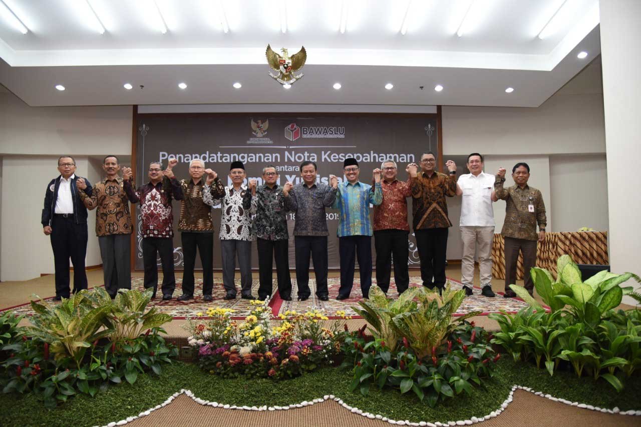 KY dan Bawaslu Teken MoU Pemantauan dan Pengawasan Perkara Pemilu
