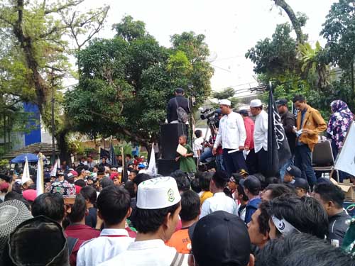 Ratusan Umat Islam Kepung Konsulat Australia, Minta Hukum Berat Motif Penyerangan Jemaah