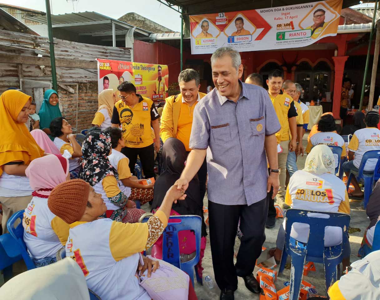 Partai Hanura Bagikan 500 Kaca Mata Baca Gratis, Kodrat Shah : Jaga Persatuan Kita