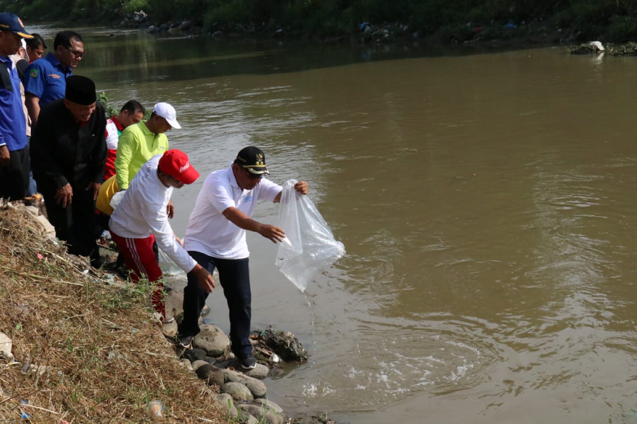 Akhyar Bersama Komunitas Peduli Lingkungan Tanam 5.000 Bibit Pohon & Tabur Benih Ikan