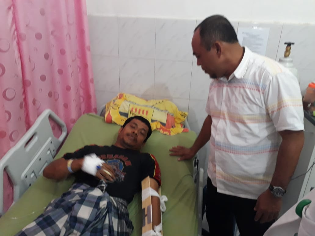 Plt Bupati Labuhanbatu Jenguk Pasien Kecelakaan Damkar Di RSUD Rantauprapat