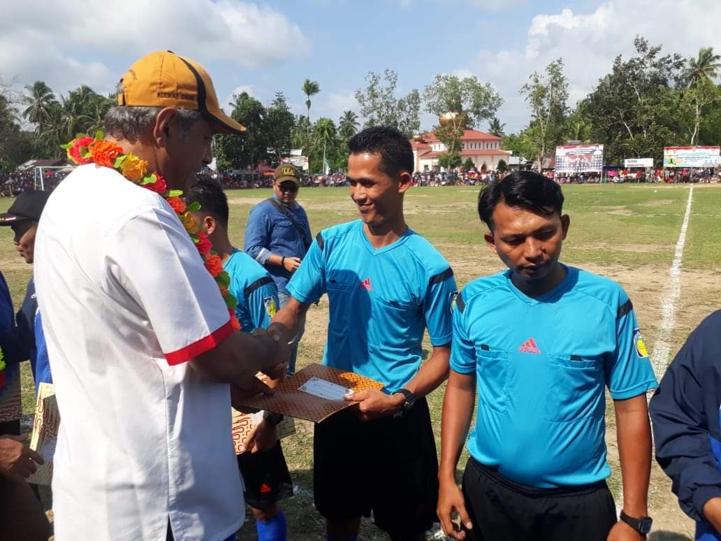 Gali Bibit Pemain Bola, Kodrat Shah Tutup Turnamen Askap PSSI Nias Barat