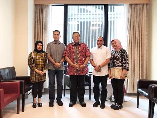 Gubsu - Wagubsu Jenguk Bu Ani Yudhoyono di NUH Singapore, Ijeck : Semoga Bu Ani Diberi Kesembuhan