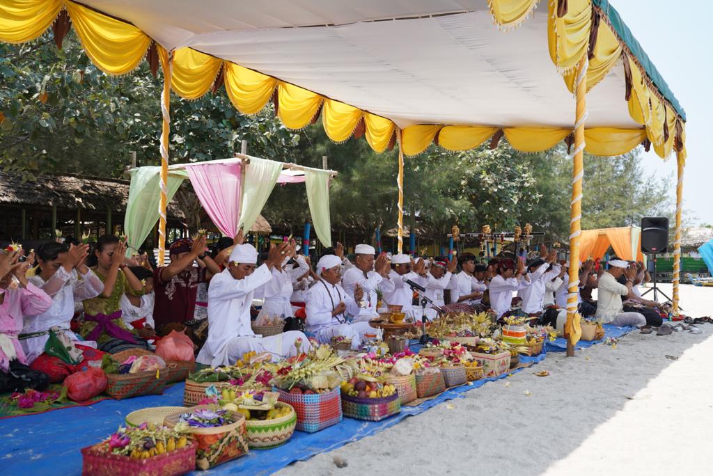 Umat Hindu di Sumut Menggelar Upacara Melasti Hari Raya Nyepi 1941 Saka