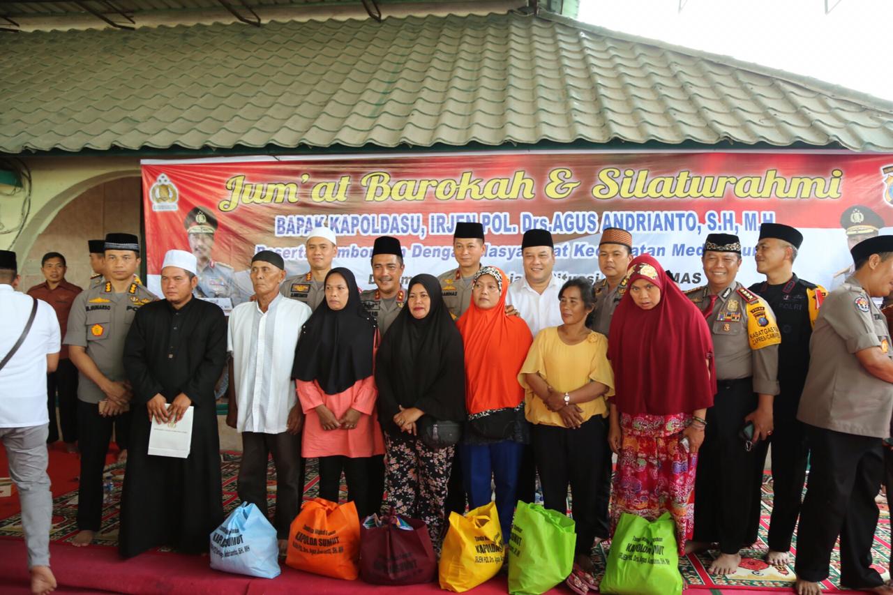 Kapolda Sumut Silaturrahmi dan Jumat Barokah di Wilkum Polsek Sunggal