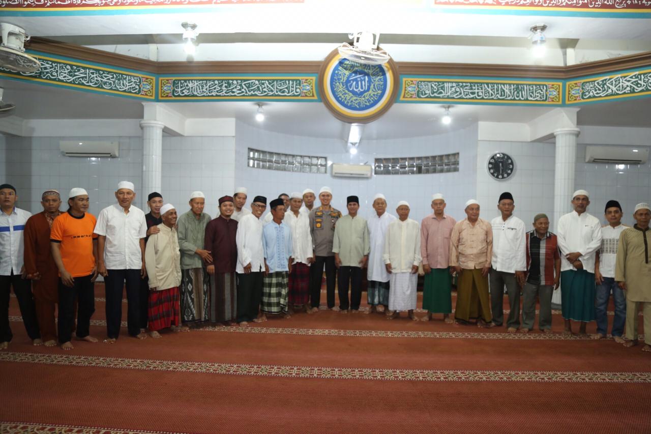 Kapolrestabes Medan Sholat Subuh Sholat Subuh Berjamaah di Masjid Al Falah Medan