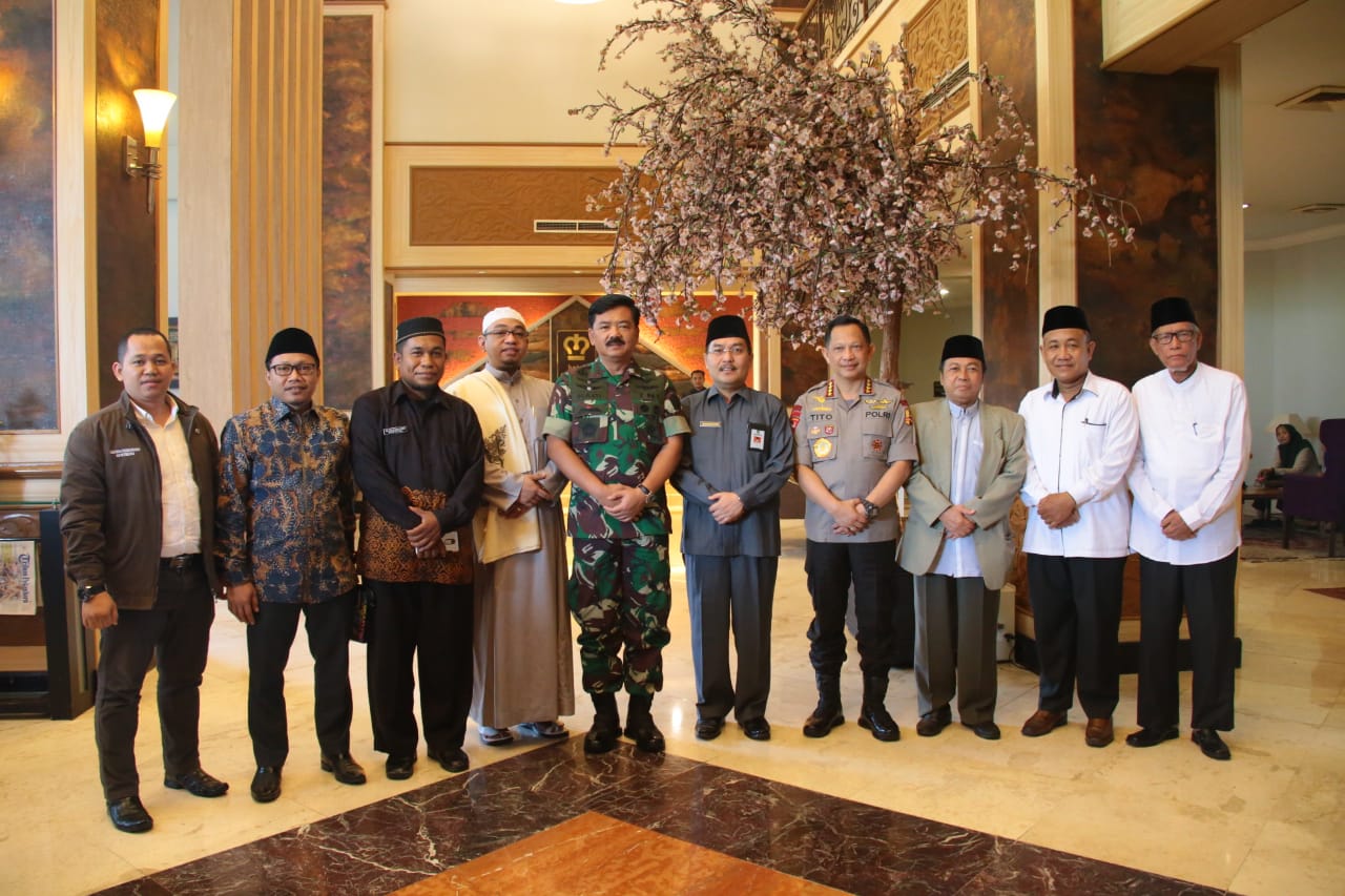 Panglima TNI dan Kapolri Beramah Tamah dengan Pengurus MUI Provinsi Riau
