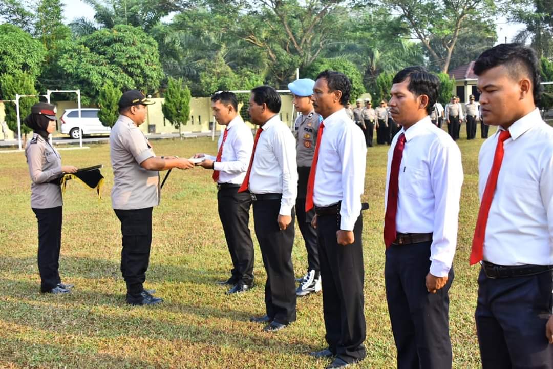 Ungkap Peredaraan Narkoba, Kapolres Sergai Berikan Reward Kepada 6 Personil Satnarkoba