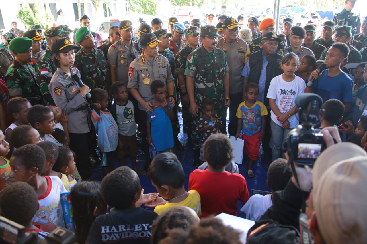 Panglima TNI Bersama Kapolri Tinjau Penanganan Pasca Bencana Banjir Bandang di Sentani, Jayapura Papua