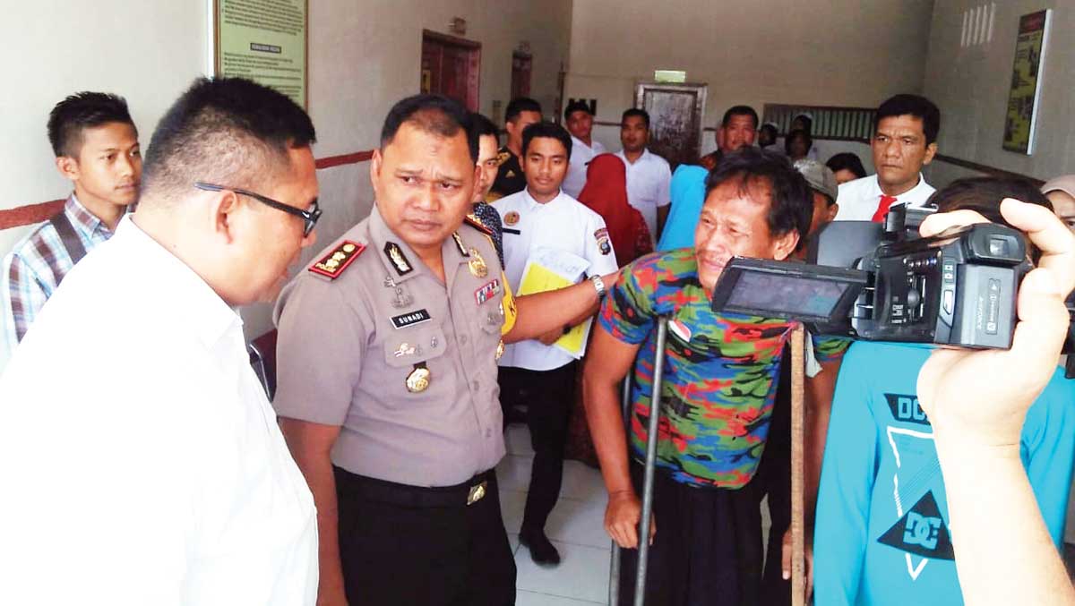 Kapolda Sumut Bayar Tagihan RS Zulfan Korban Penganiayaan dan Pembakaran