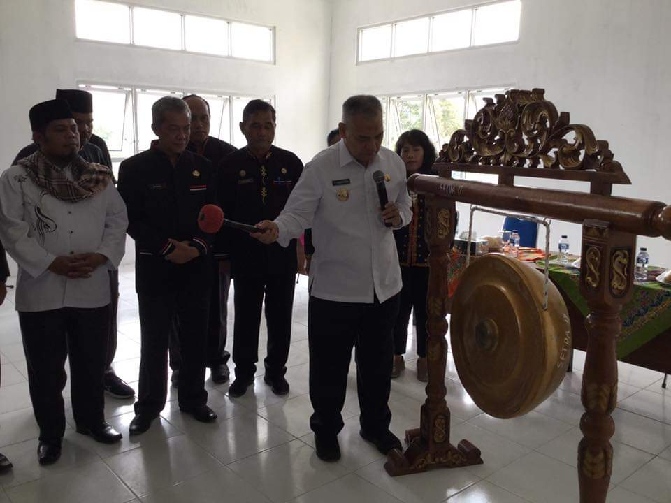 Pj.BUPATI PAKPAK BHARAT RESMIKAN GEDUNG SEKOLAH