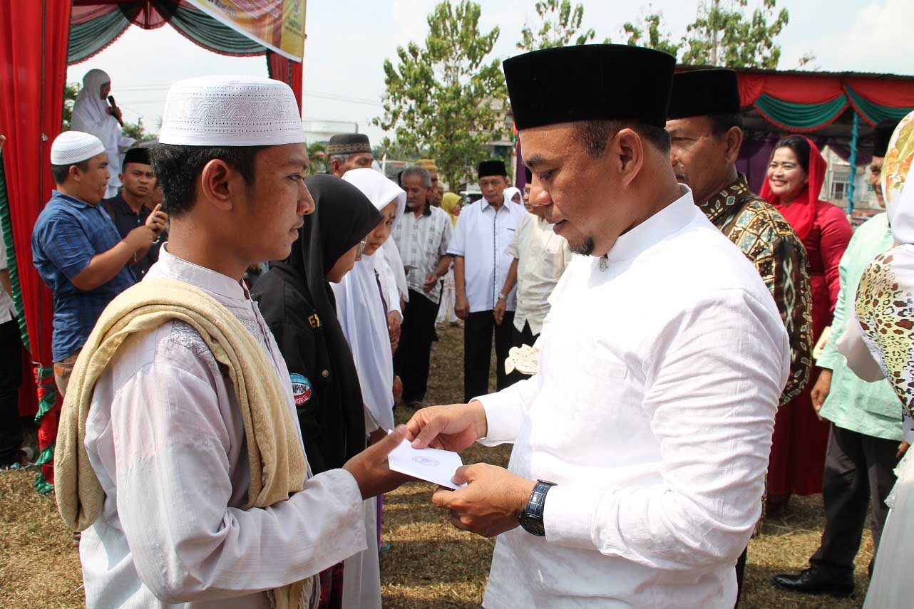 Plt Bupati Labuhanbatu Serahkan Bantuan Baznas Untuk Masyarakat Di Kecamatan Bilah Hulu