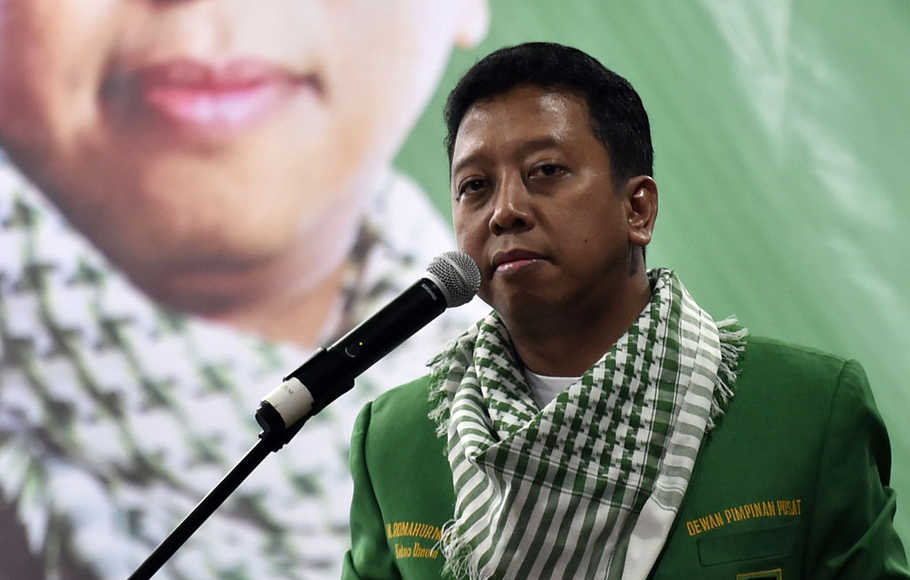 KPK Bawa Romahurmuziy dan Plt Kakanwil Kemenag Jatim ke Jakarta