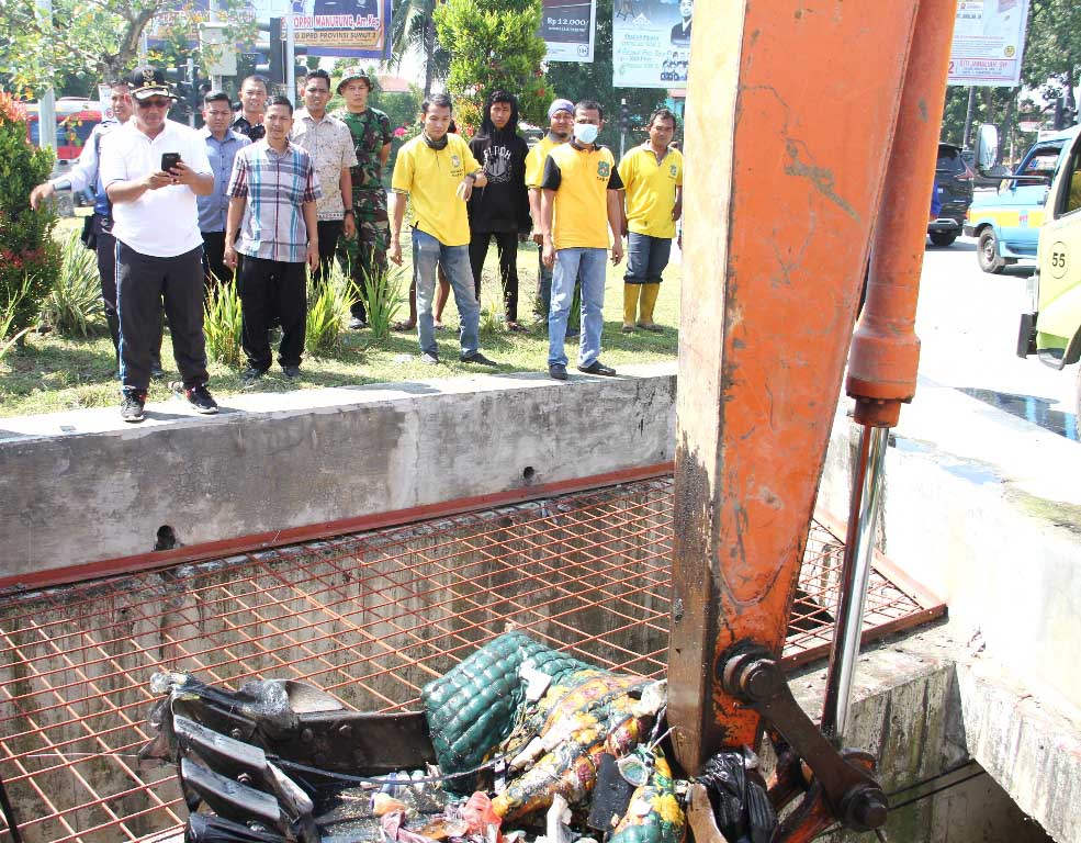 Akhyar : Dimohon Warga Jangan Buang Sampah Dalam Parit & Sungai