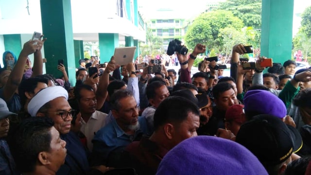 Tenaga Ahli Utama Kantor Staf Presiden Ngabalin Diusir Mahasiswa UINSU