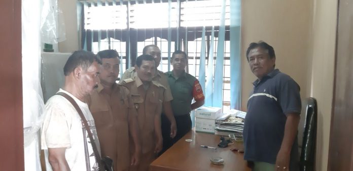 Babinsa Koramil 07/MT Komsos dengan Lurah, Kepling dan Tomas