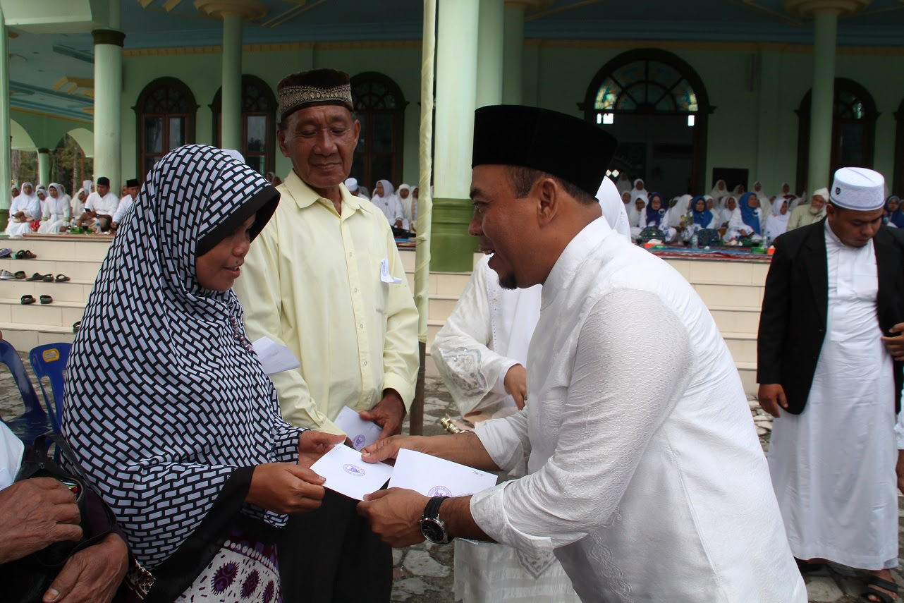 Plt Bupati Labuhanbatu Serahkan Baznas Rp 3 Milyar Zakat ASN