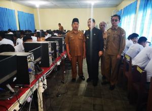 Bupati Tinjau UNBK di SMAN 1 Kabanjahe